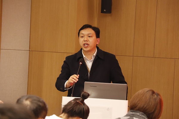 6、买球(中国)总工程师苏群山主持会议 .JPG