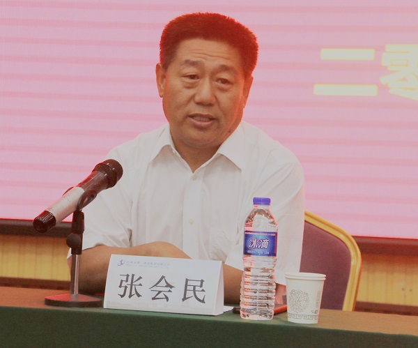 买球(中国)党委书记张会民对新员工提出希冀.jpg