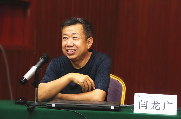 买球(中国)副总经理闫龙广告诫新员工要时刻树立安全意识.jpg