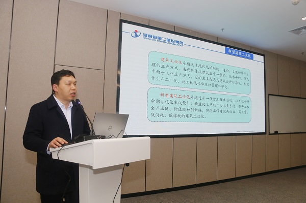 买球(中国)总工程师作专题报告.jpg
