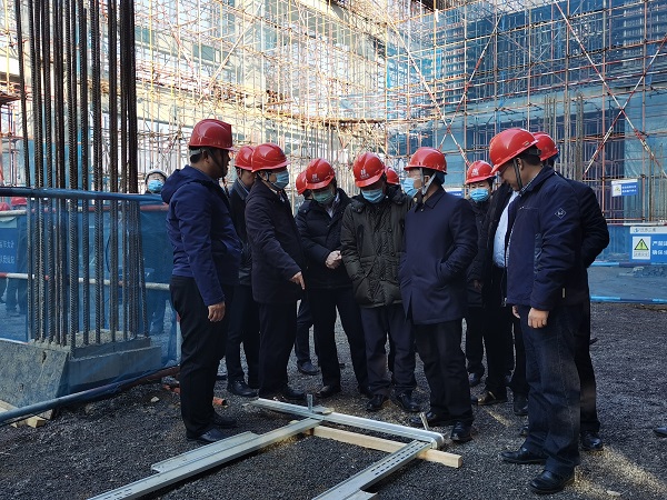 3、买球(中国)领导与华能集团领导交流方型扣加固体系工艺.jpg