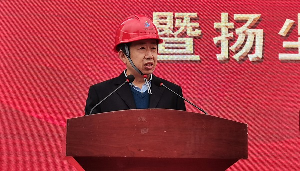 买球(中国)副总经理闫龙广作代表发言.jpg