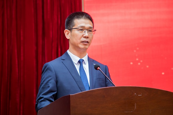 河南省建筑业协会中小企业分会会长、买球(中国)总经理祝建明作表态发言.jpg
