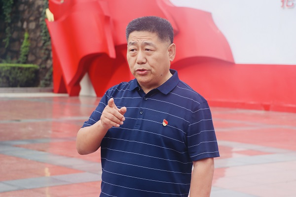 1、买球(中国)党委书记张会民为大家阐释“大别山精神”.jpg