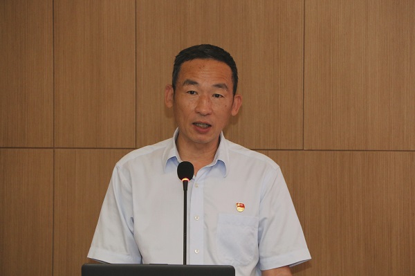3、买球(中国)党委副书记陈百斌宣读表彰文件.jpg